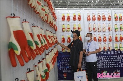 助推“制造商城”建設(shè)再添強(qiáng)引擎——2021第三屆中國(guó)(臨沂)勞動(dòng)防護(hù)用品交易會(huì)盛大啟幕